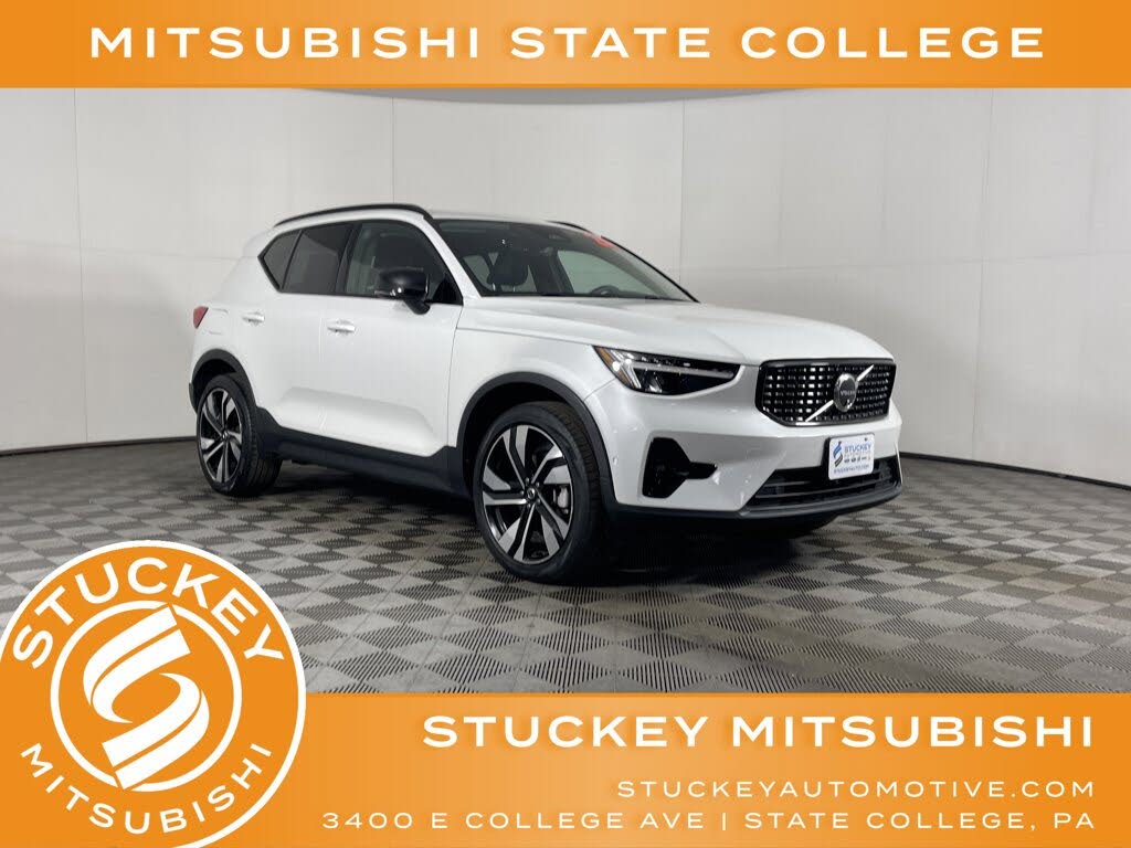 2024 Volvo XC40 B5 Plus Dark Theme AWD