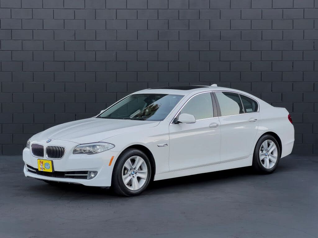 2013 BMW 5 Series 528i Sedan RWD