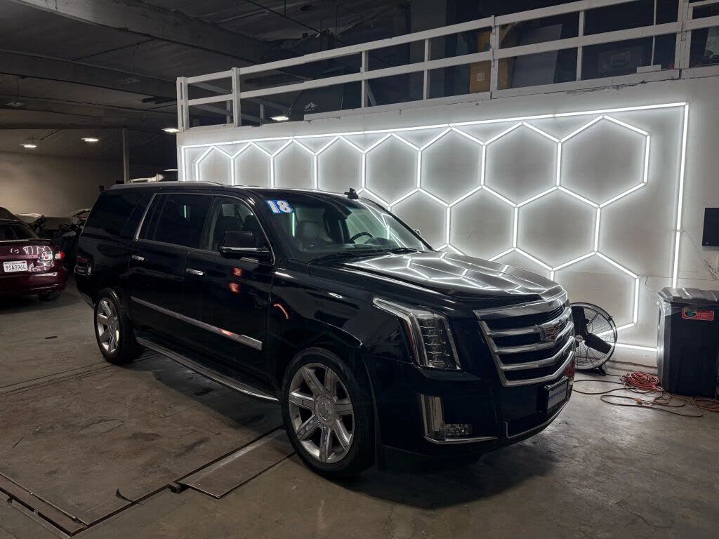 2018 Cadillac Escalade ESV Luxury 4WD