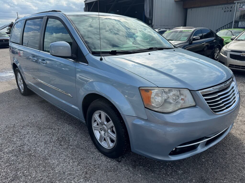 2012 Chrysler Town & Country Touring FWD