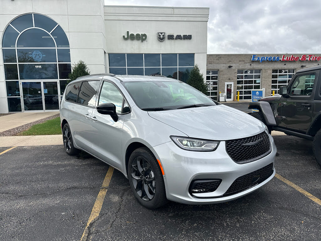 2026 Chrysler Pacifica Select AWD