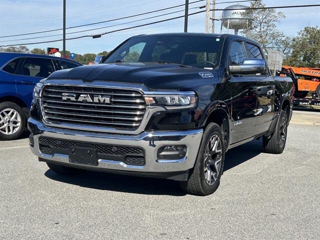 2025 RAM 1500 Laramie Crew Cab 4WD