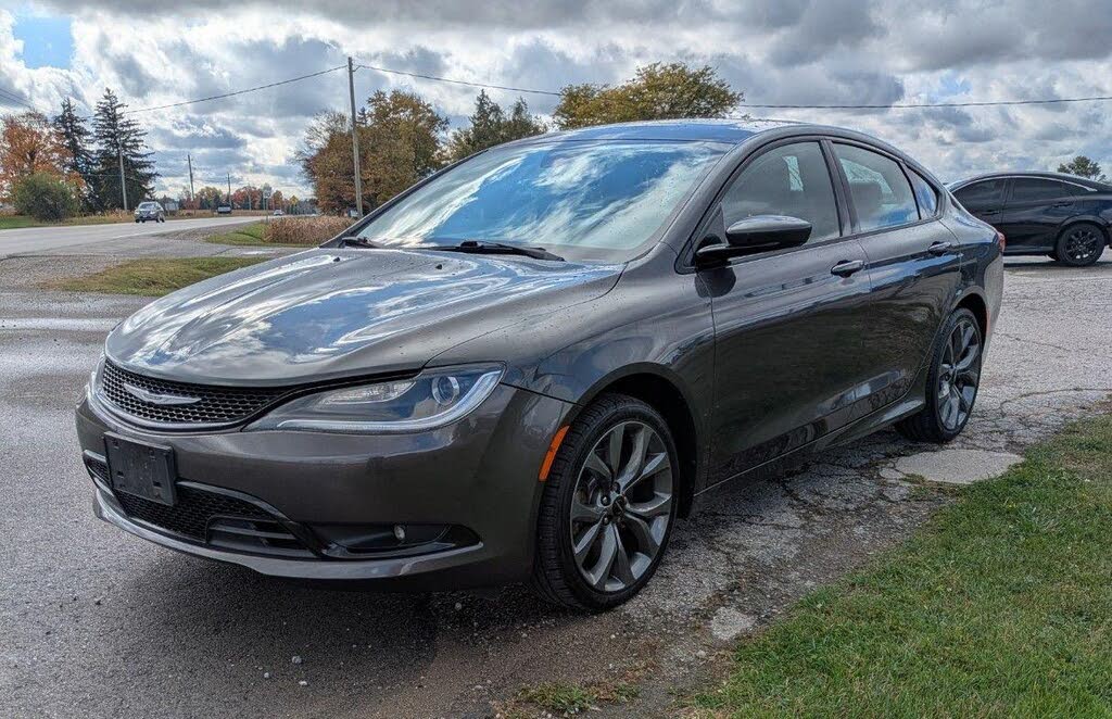 Chrysler 200 S Sedan FWD 2015