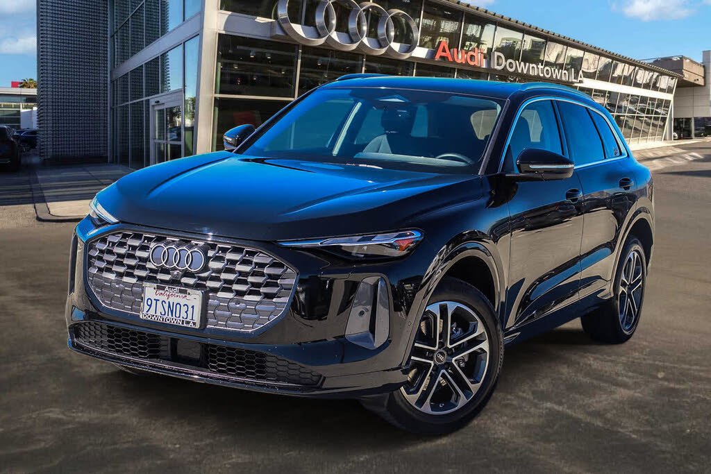 2025 Audi Q5 quattro Premium 40 TFSI