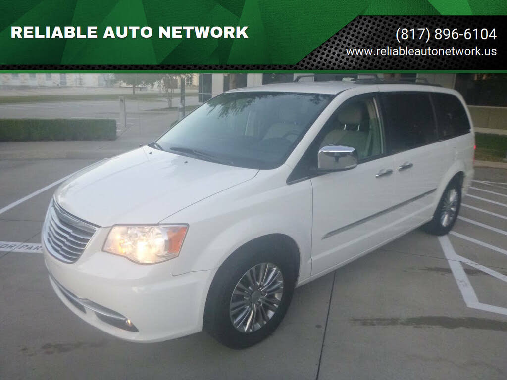 2013 Chrysler Town & Country Touring-L FWD