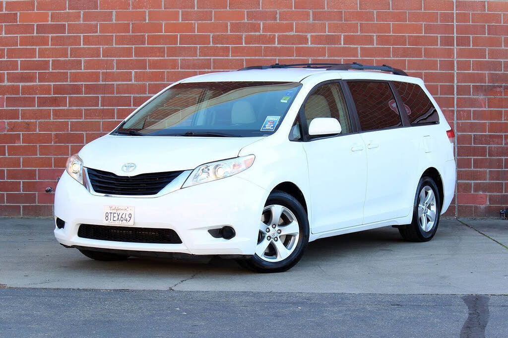2013 Toyota Sienna LE 8-Passenger