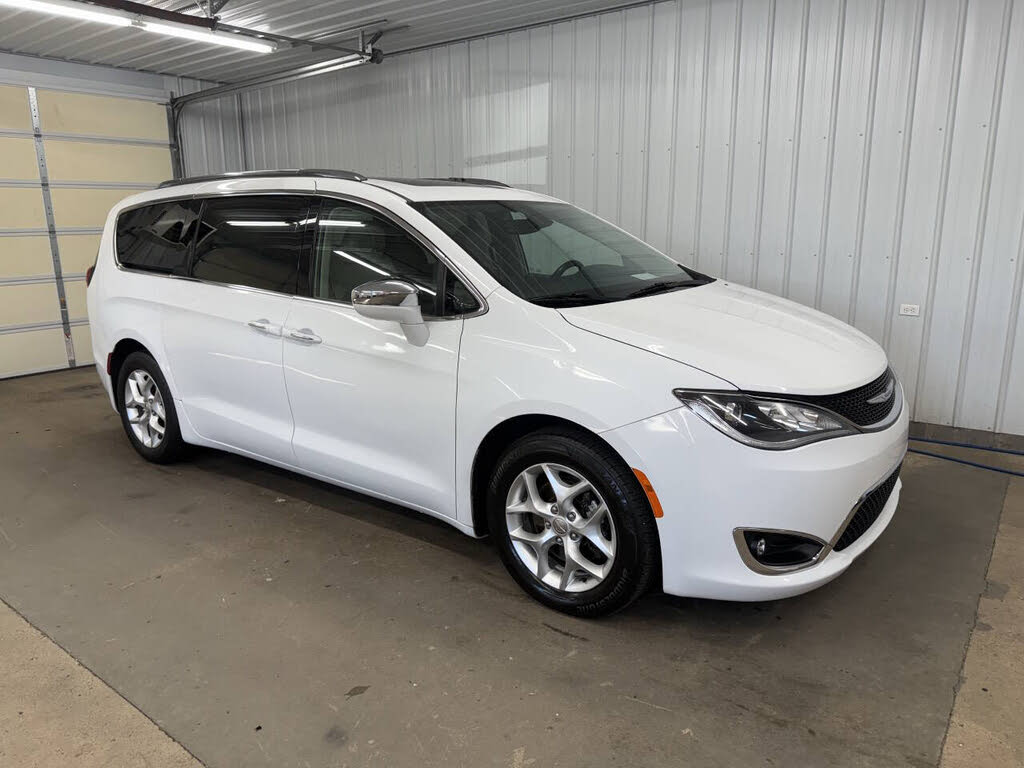 2020 Chrysler Pacifica Limited FWD
