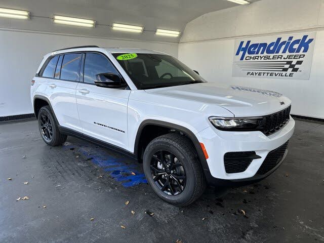 2025 Jeep Grand Cherokee Laredo 4WD