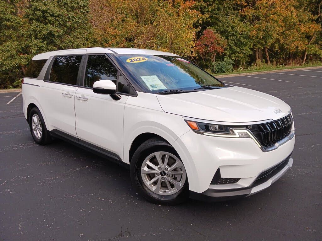 2024 Kia Carnival LX FWD