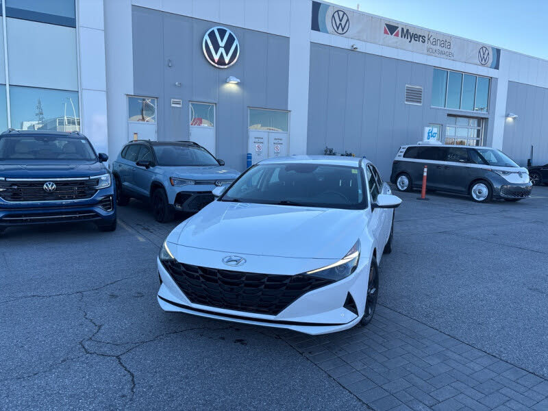 2022 Hyundai Elantra Preferred FWD