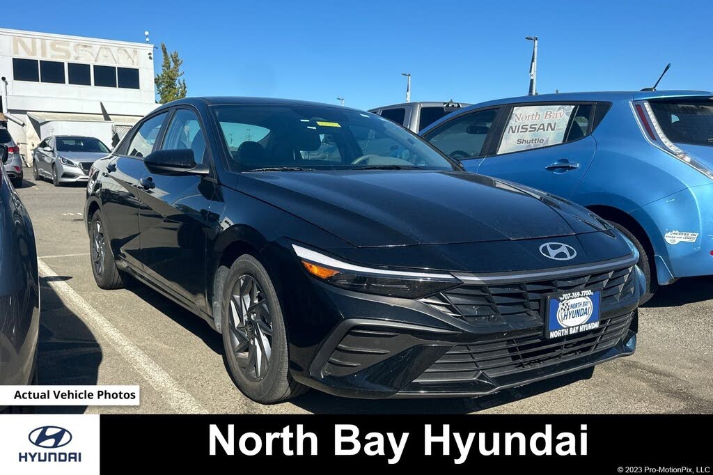 2024 Hyundai Elantra SEL FWD