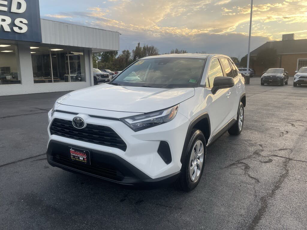 2024 Toyota RAV4 LE FWD