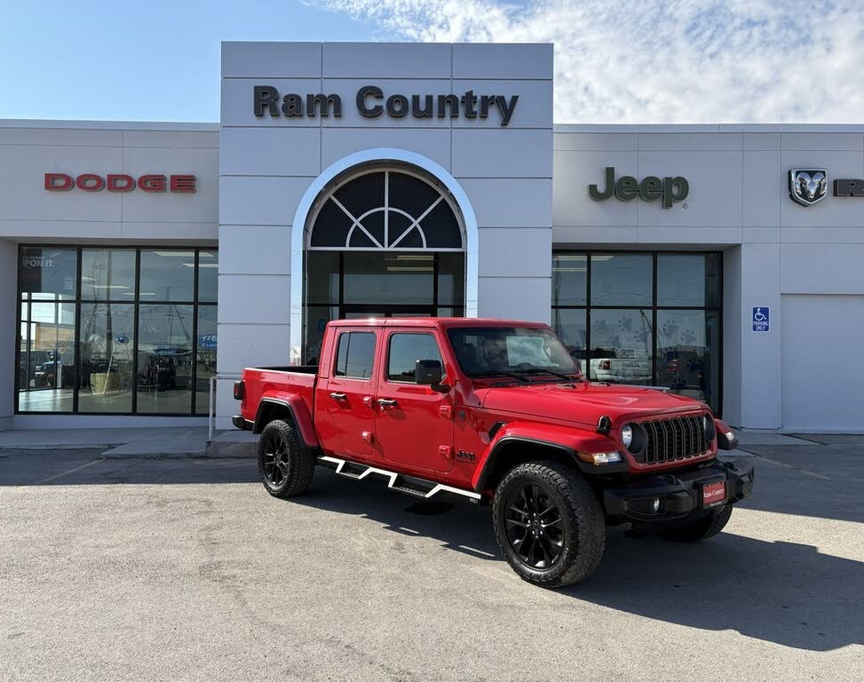 2025 Jeep Gladiator NightHawk Crew Cab 4WD