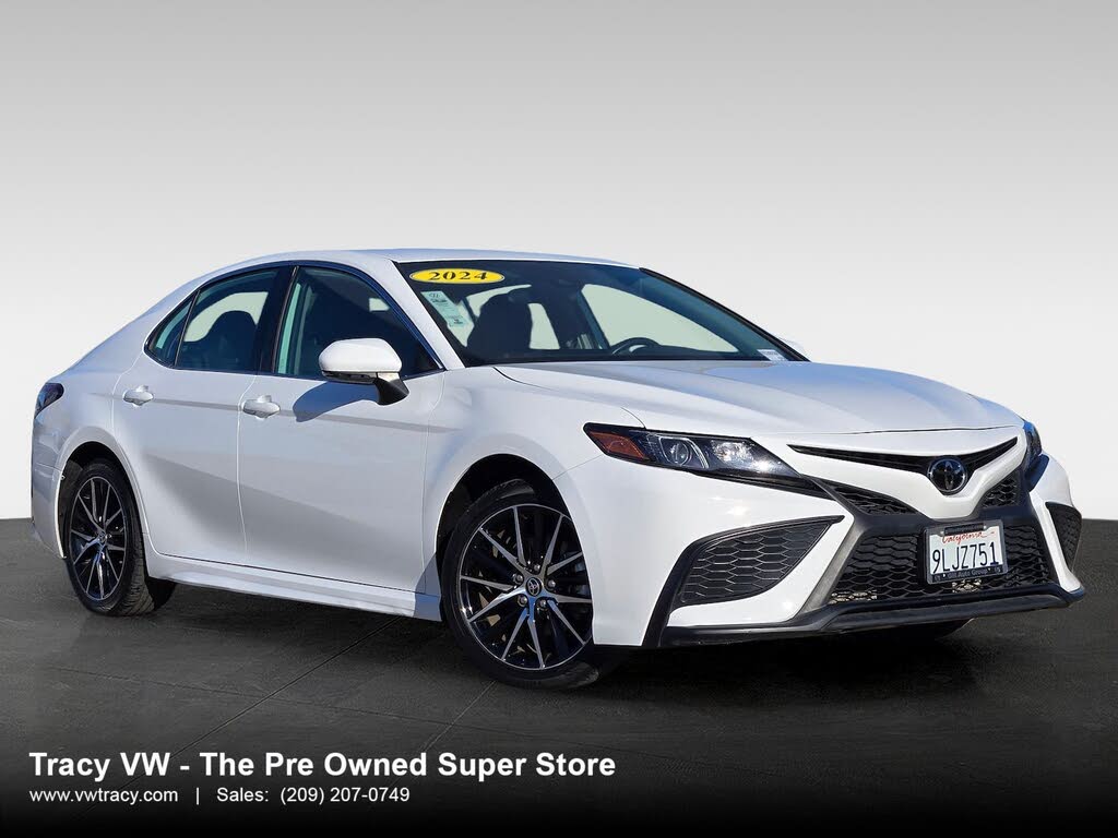 2024 Toyota Camry SE FWD