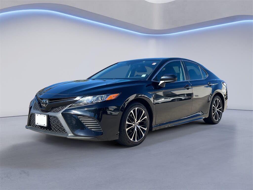 2019 Toyota Camry SE FWD