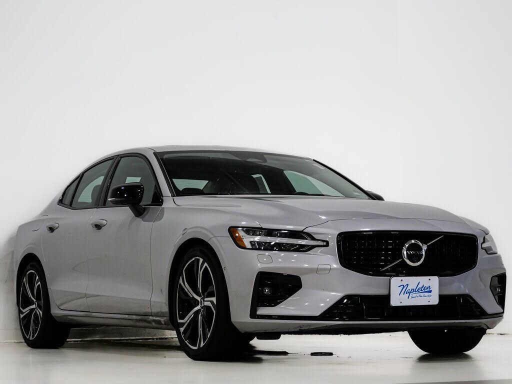 2024 Volvo S60 B5 Plus Dark Theme FWD