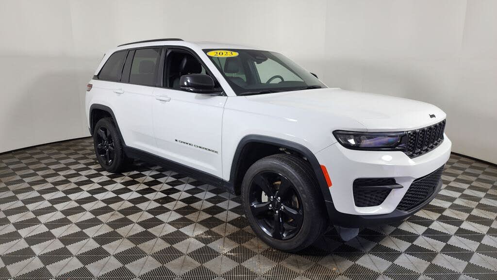 2023 Jeep Grand Cherokee Altitude 4WD