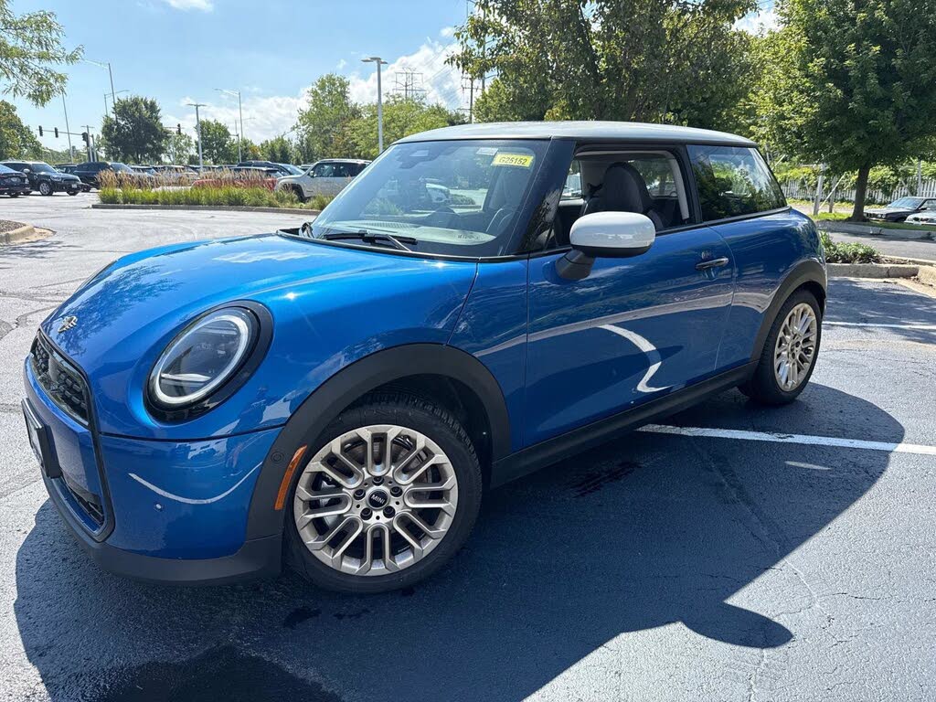2025 MINI Cooper Signature Trim 2-door Hatchback