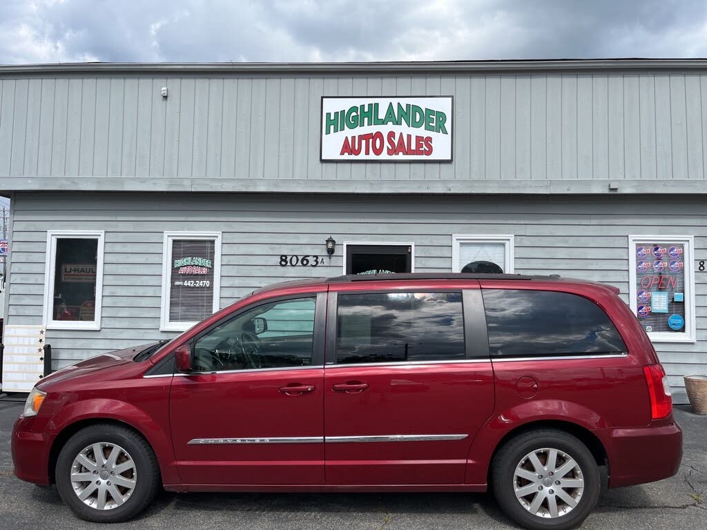 2014 Chrysler Town & Country Touring FWD