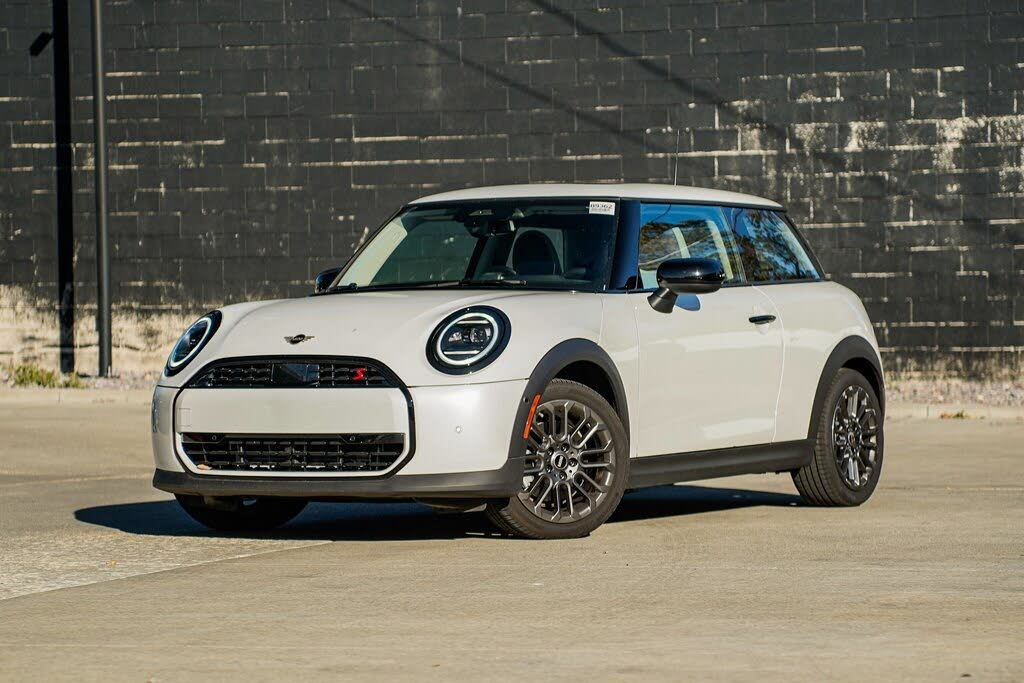 2025 MINI Cooper S Signature Trim 2-door Hatchback