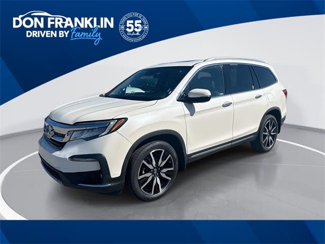 2019 Honda Pilot Touring AWD with Rear Captain's Chairs