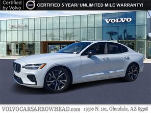 Volvo S60 B5 Plus Dark Theme AWD