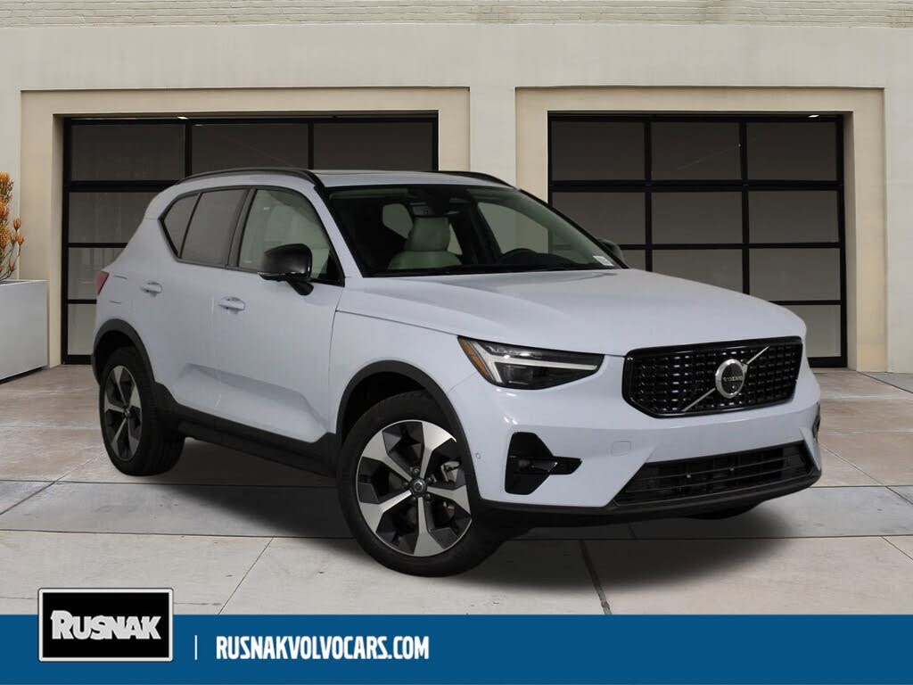 2026 Volvo XC40 B5 Plus AWD
