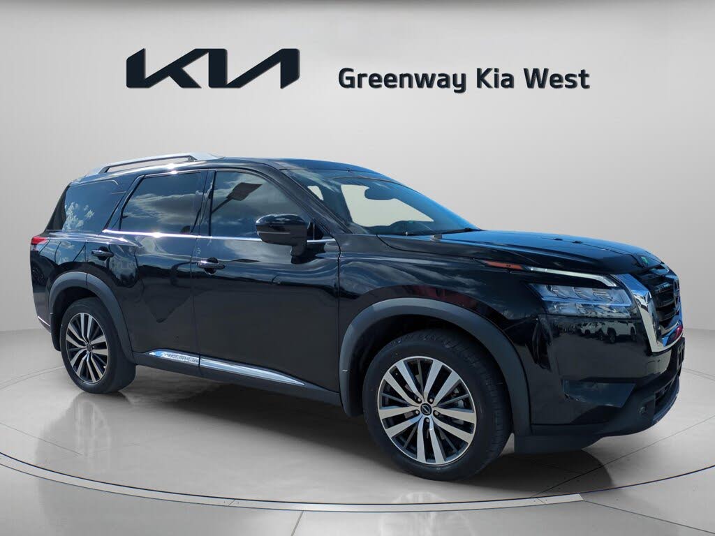 2022 Nissan Pathfinder Platinum FWD