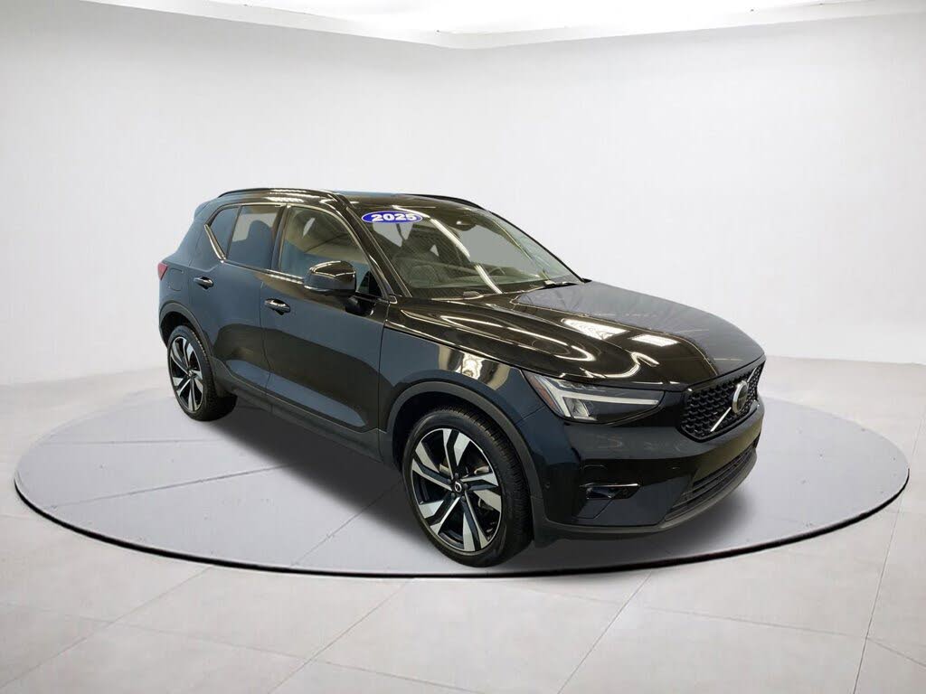 2025 Volvo XC40 B5 Plus Dark Theme AWD