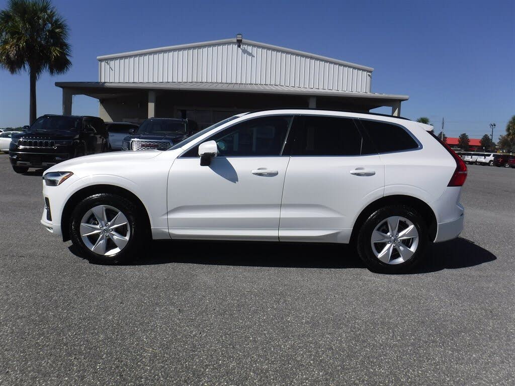 2022 Volvo XC60 B5 Momentum FWD