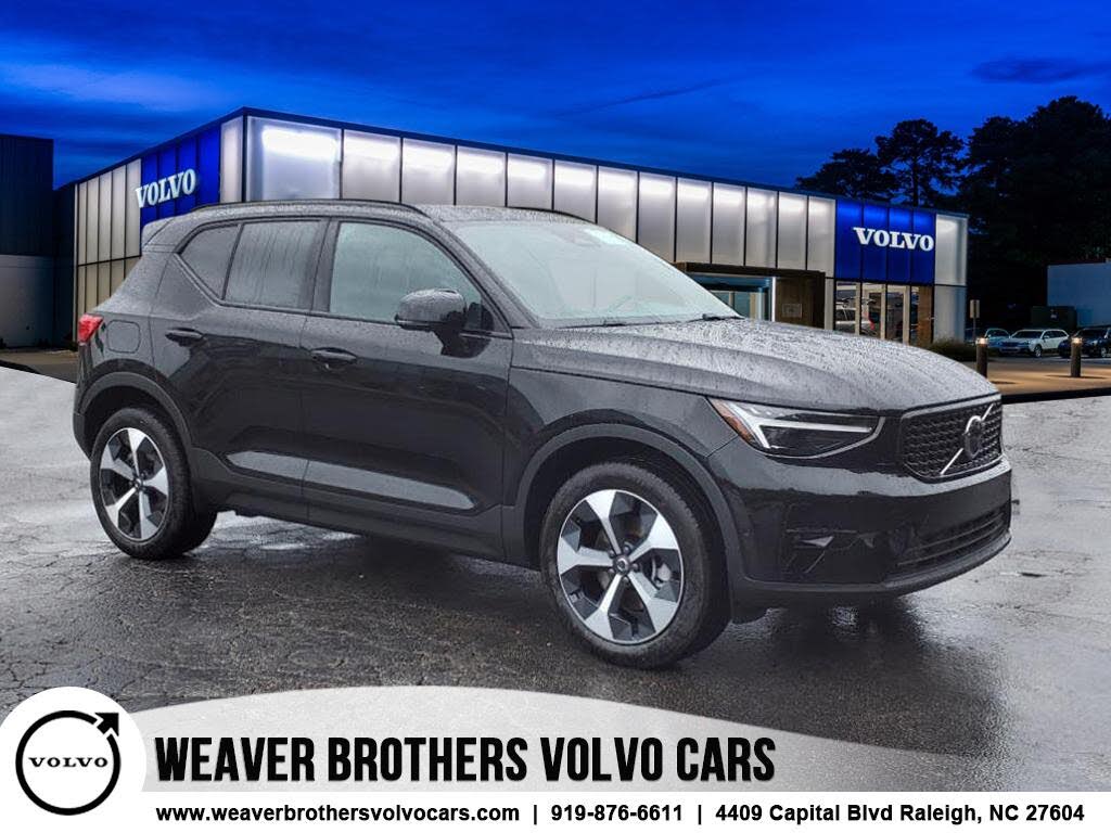 2025 Volvo XC40 B5 Plus Dark Theme AWD