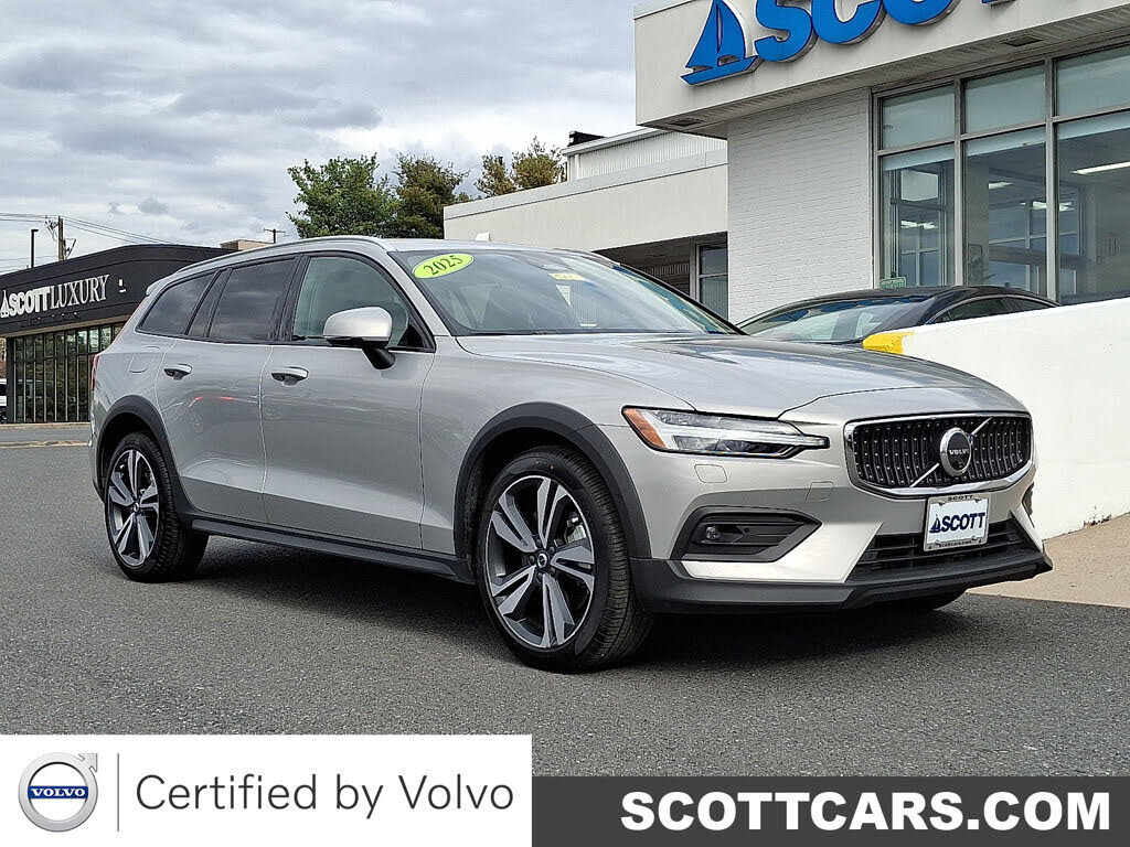 2025 Volvo V60 Cross Country B5 Plus AWD