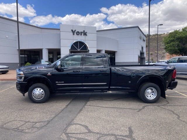 2025 RAM 3500 Limited Crew Cab LB DRW 4WD
