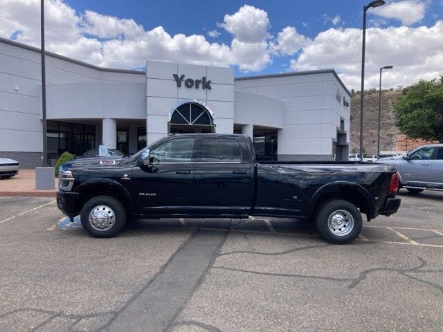 2025 RAM 3500 Limited Crew Cab LB DRW 4WD