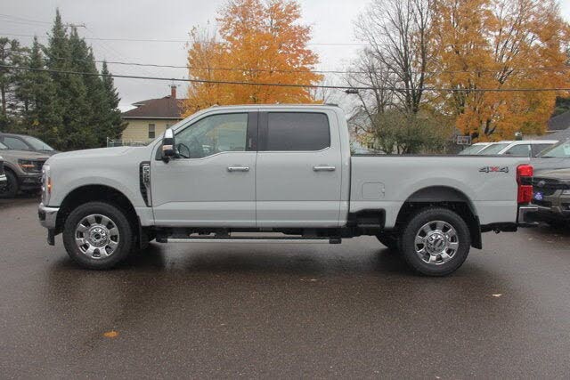 2026 Ford F-350 Super Duty Lariat Crew Cab 4WD
