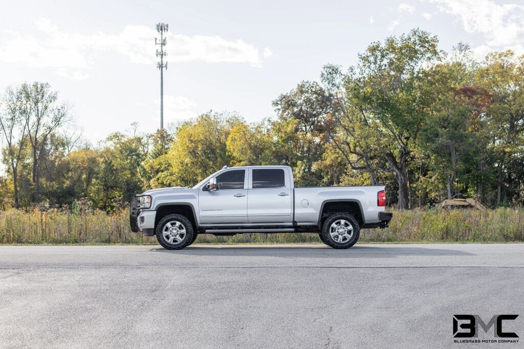 2017 GMC Sierra 2500HD Denali Crew Cab SB 4WD