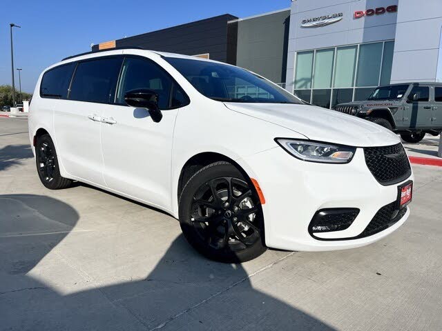 2026 Chrysler Pacifica Select FWD