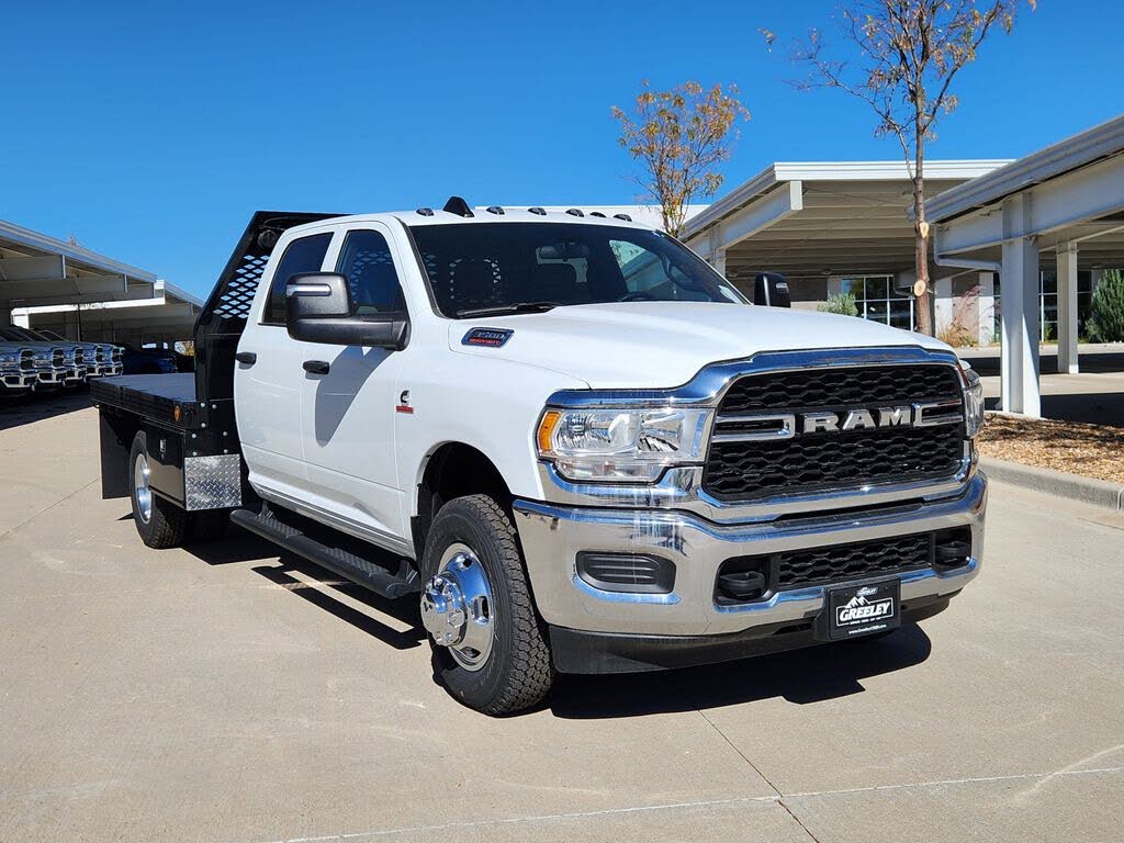 2024 RAM 3500 Chassis Tradesman Crew Cab LB DRW 4WD