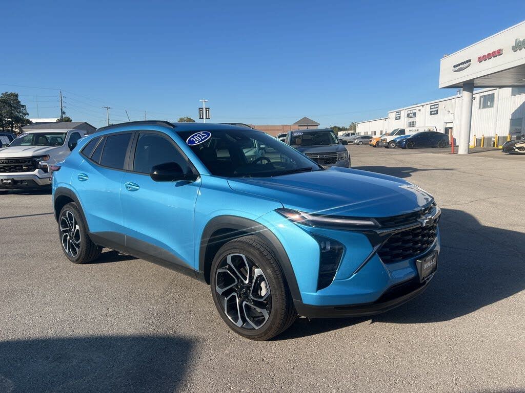 2025 Chevrolet Trax RS with 2RS FWD