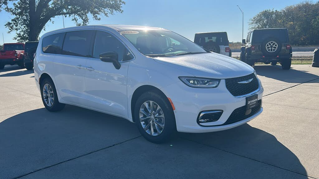 2026 Chrysler Pacifica Select AWD