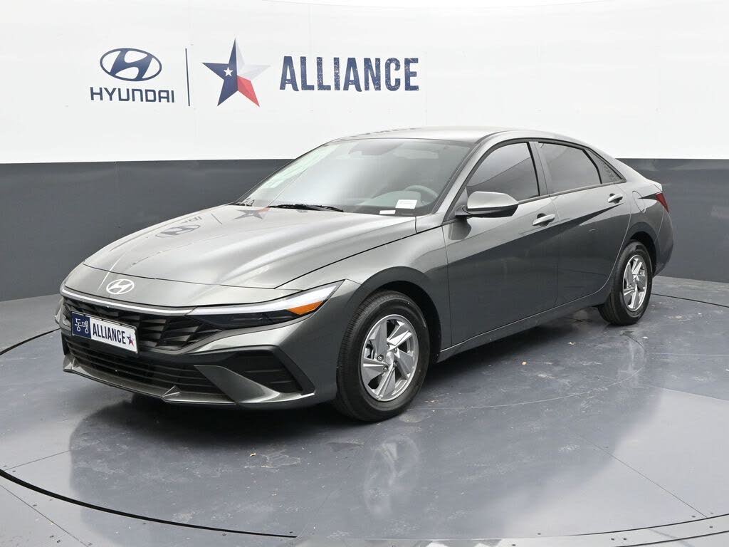 2025 Hyundai Elantra SE FWD