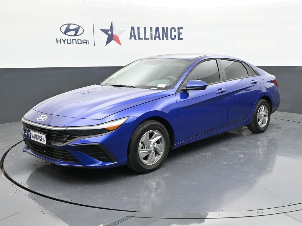 2025 Hyundai Elantra SE FWD