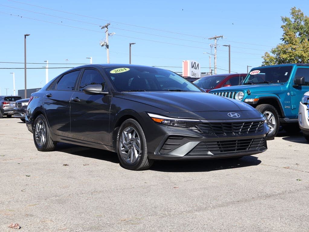 2024 Hyundai Elantra SEL FWD