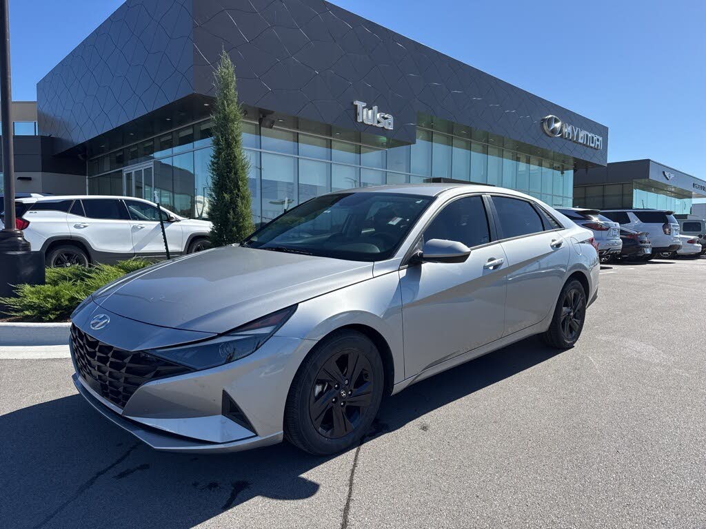 2022 Hyundai Elantra SEL FWD