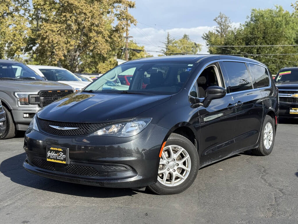 2022 Chrysler Voyager LX FWD