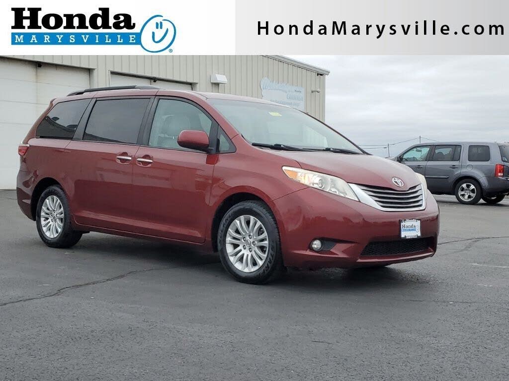2017 Toyota Sienna XLE Premium 8-Passenger FWD