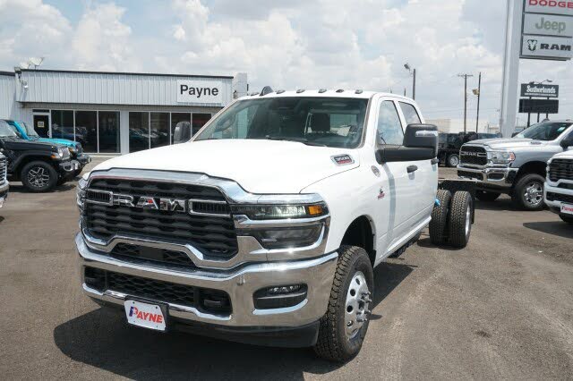 2025 RAM 3500 Chassis Tradesman Crew Cab LB DRW 4WD