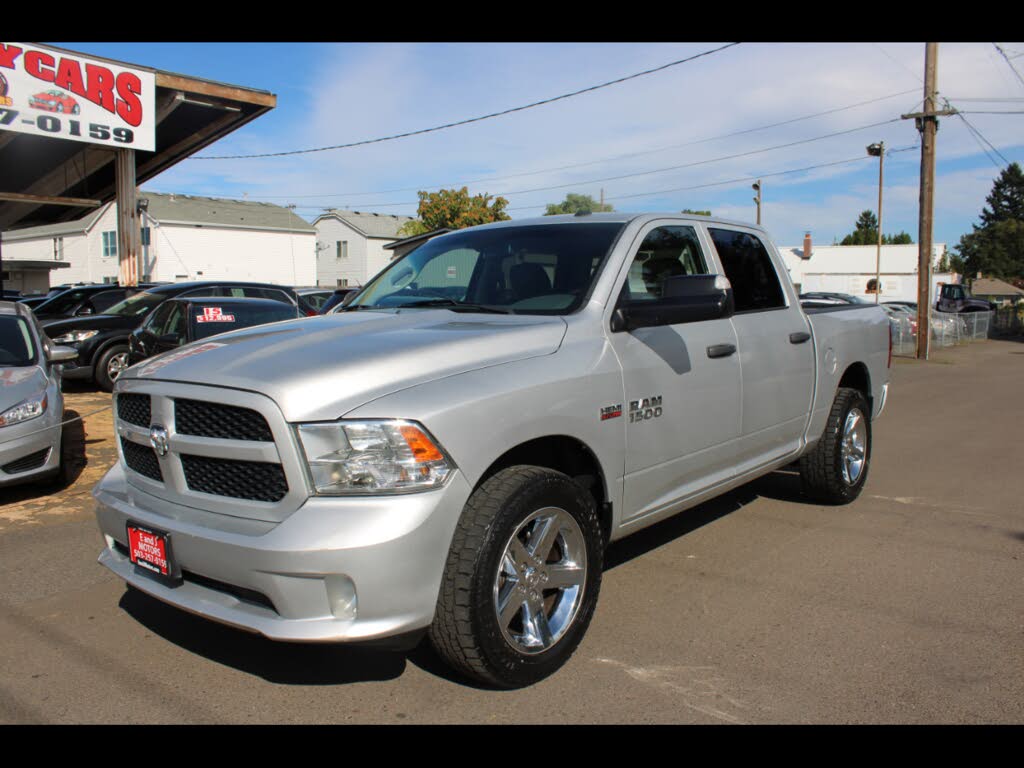 2016 RAM 1500 Express Crew Cab 4WD