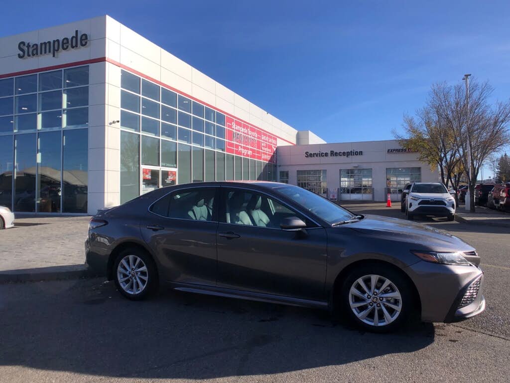 Toyota Camry SE FWD 2024