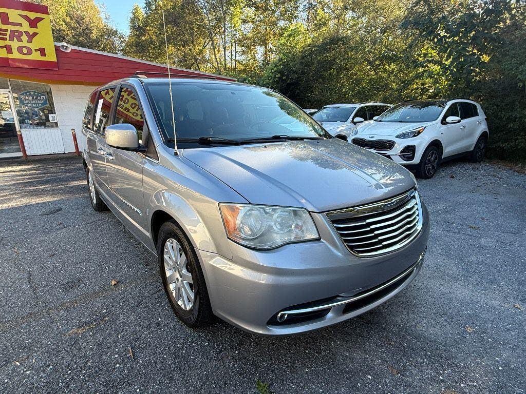 2013 Chrysler Town & Country Touring FWD